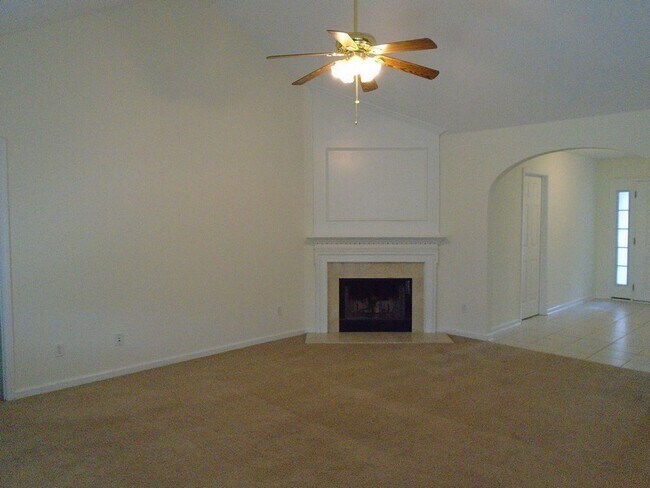 Foto del edificio - Three bedroom, 2 bath home in Mill Creek at Cypress ridge