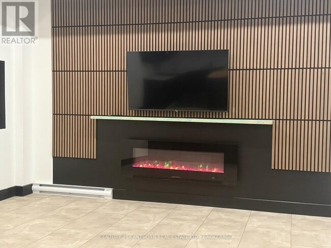 Building Photo - 302 Montreal St