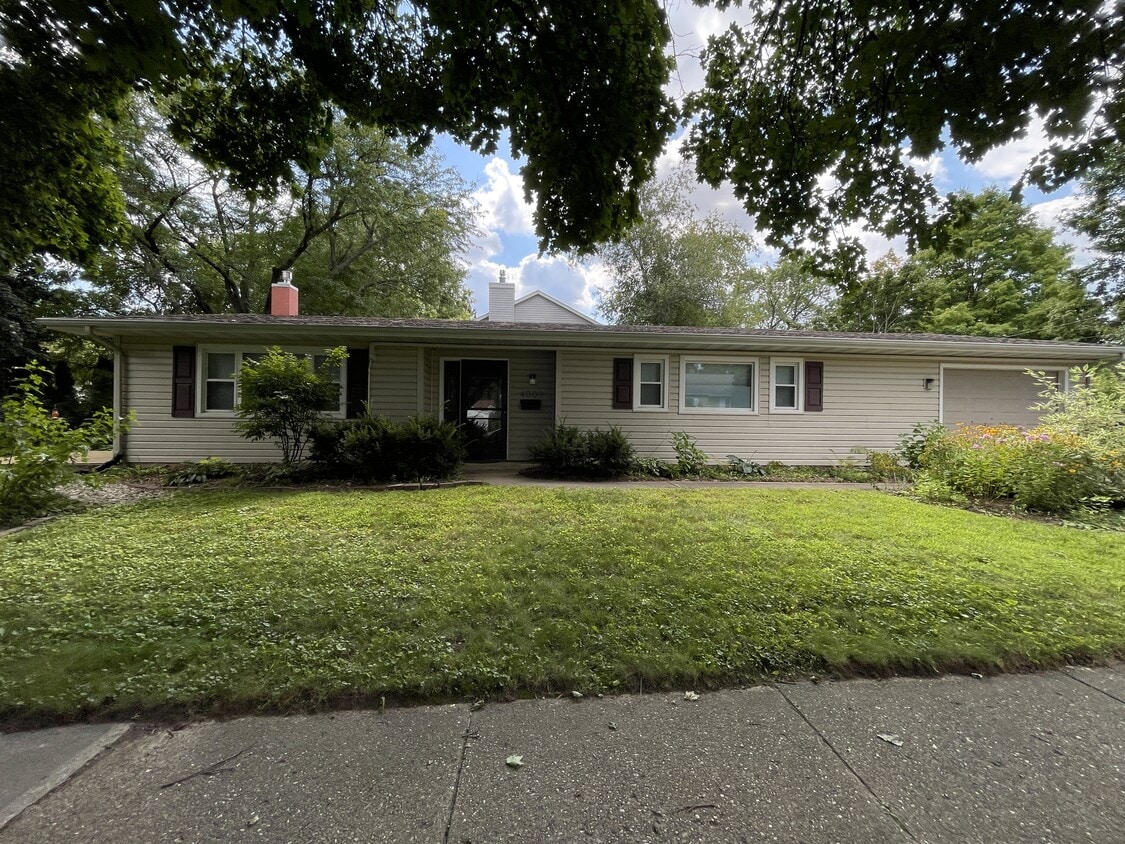 Foto principal - 4009 St Clair St