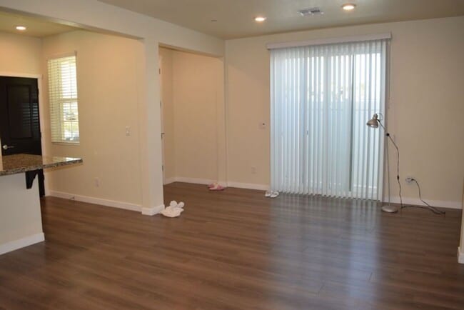 Foto del edificio - 3280 Chickadee Ct