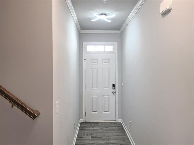 Building Photo - 721 Woodstock Grove Dr