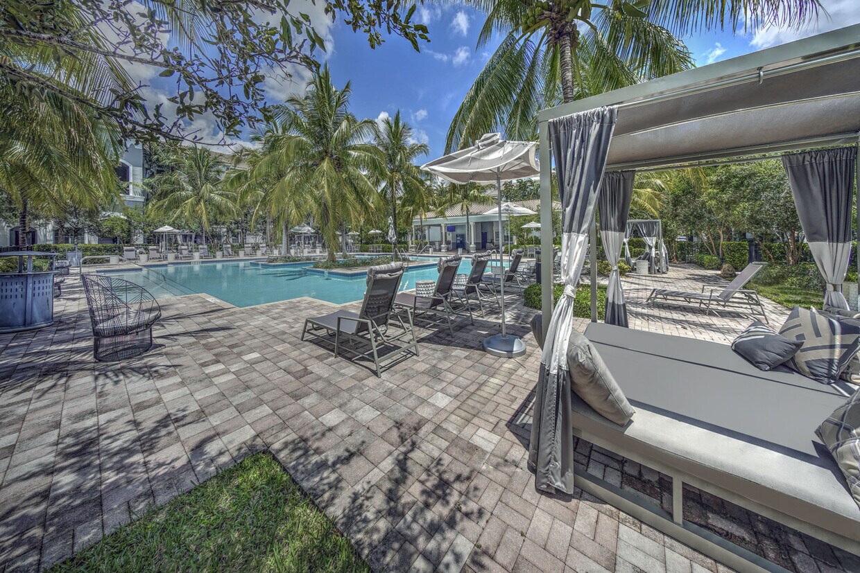 33 West 6300 SW 24th Pl Davie, FL