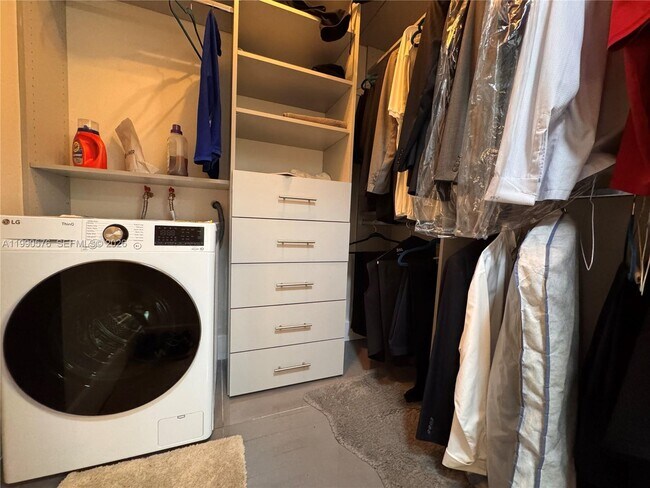 Foto del edificio - 1665 Bay Rd