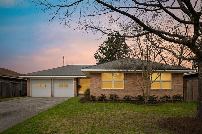 Foto del edificio - 5618 Nina Lee Ln