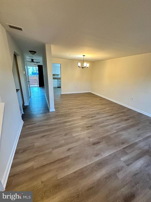 Foto del edificio - 5235 Walney Rd