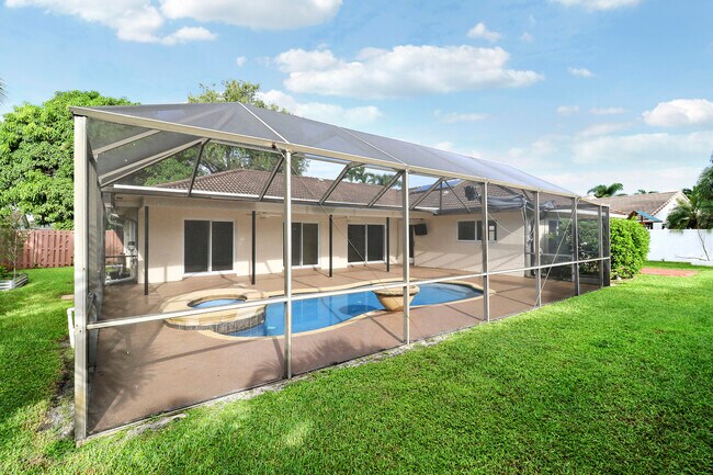 Building Photo - 100 SW 15th Ct