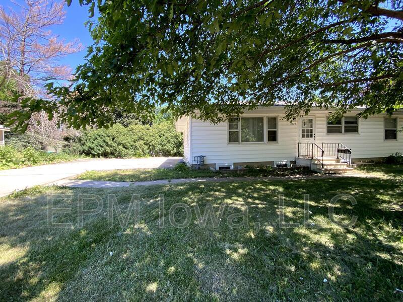 2722 College St, Cedar Falls, IA 50613 House Rental in Cedar Falls