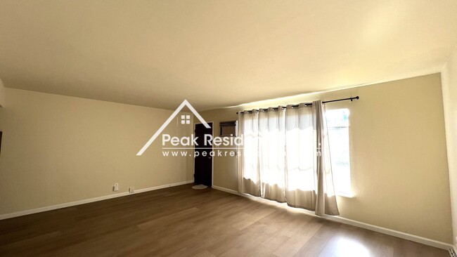 Foto del edificio - Wonderful Arden Area 2bd/1ba Duplex with 1...