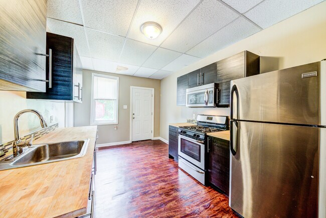 Foto del edificio - AVAILABLE August 2024 - Updated 3 Bedroom,...