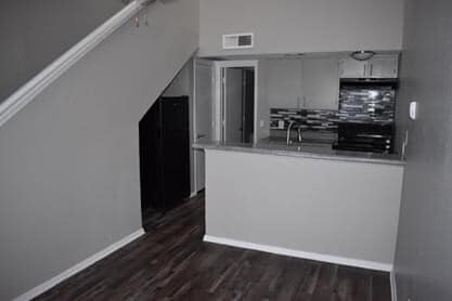 Building Photo - 709 grand ct