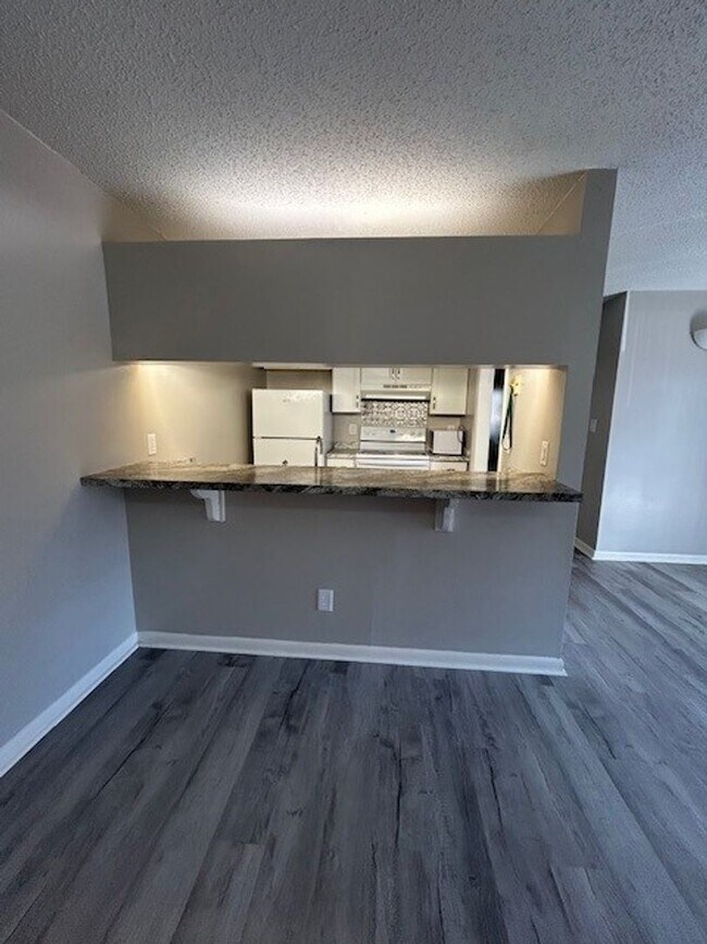 Building Photo - University Area Condo for rent- 4 bed, 2 bath