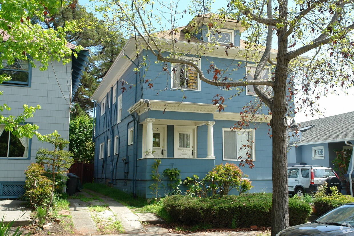 Primary Photo - 2413-2415 McKinley Ave