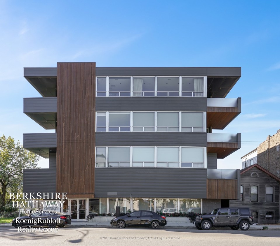 Primary Photo - 1750 N Clybourn Ave