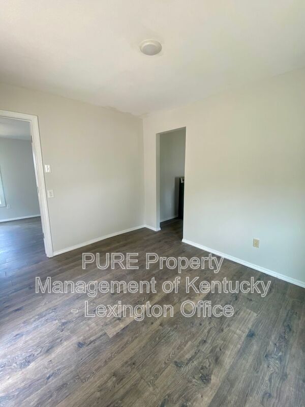 Building Photo - 146 N Elmarch Ave