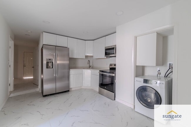 Building Photo - 208 Lloyd St