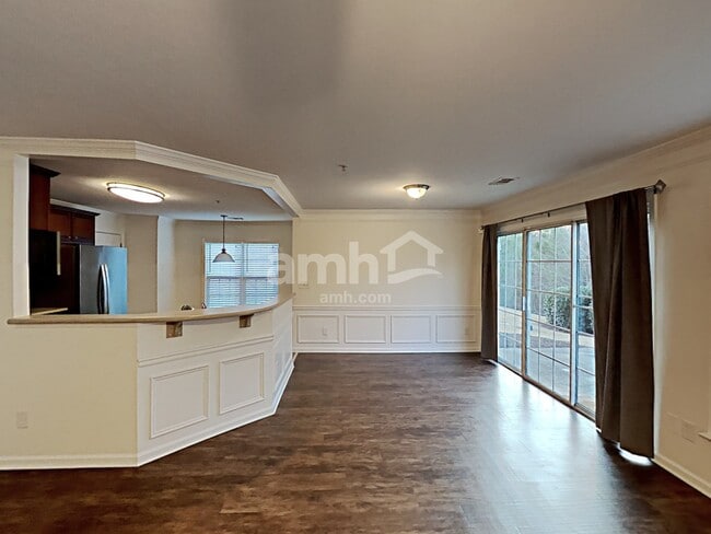 Building Photo - 325 Balaban Cir