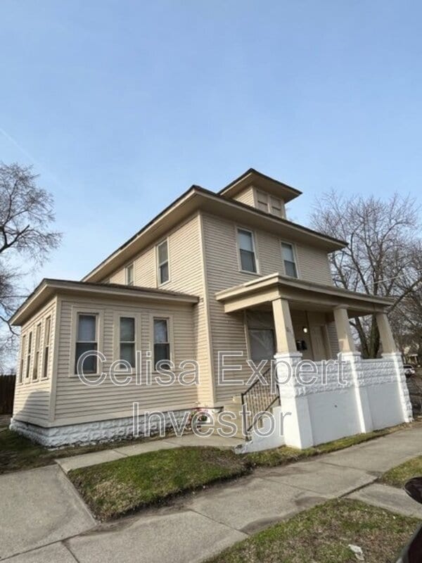 Building Photo - 1013 Stophlet St