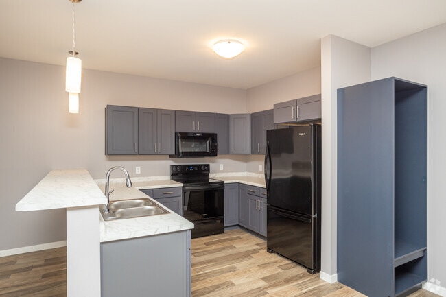 2BR, 2BA - 935SF - Kitchen - Jefferson Heights Apartments, LLC