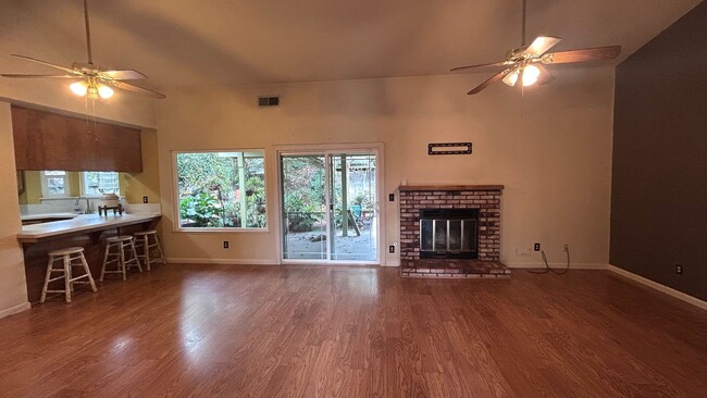 Foto del edificio - 4609 Wessex Ln