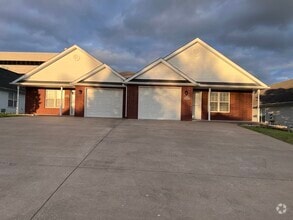 Building Photo - 3133 S Tyler Ave