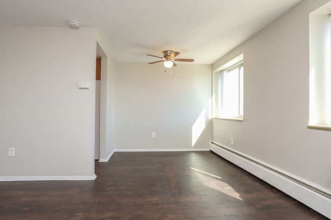 Building Photo - 809 N Dexter St