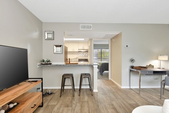 Building Photo - The Oasis Apartments