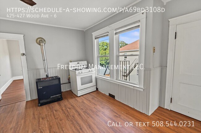 Foto del edificio - 425-427 Wood Ave-6