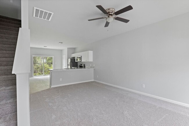 Building Photo - Just listed!!! Welcome home to this beauti...