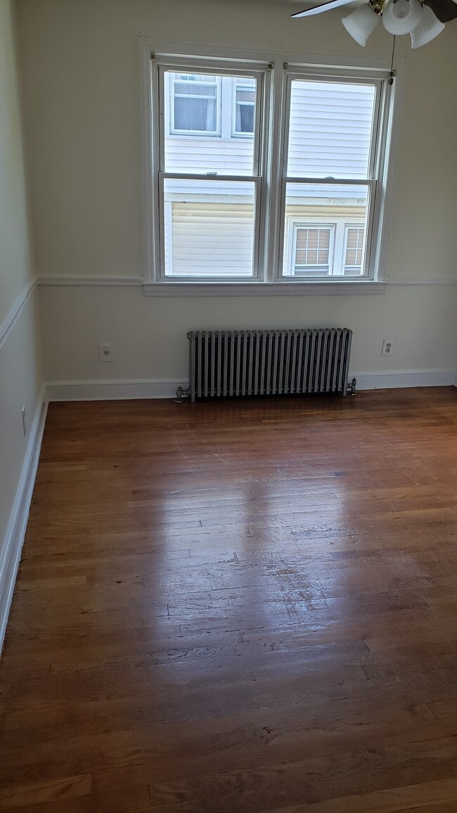 Living Room - 676 Courtland Ave
