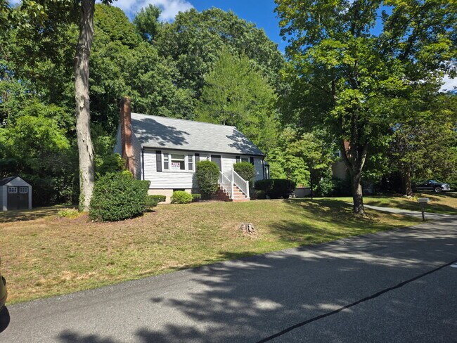 Foto del edificio - 12 Cedar Dr