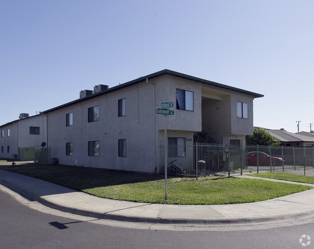 Building Photo - 2125 Oakmont Way