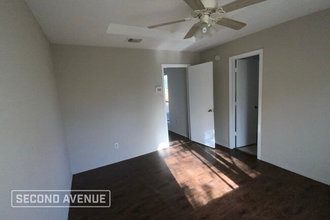 Building Photo - 15919 Rosebriar Dr