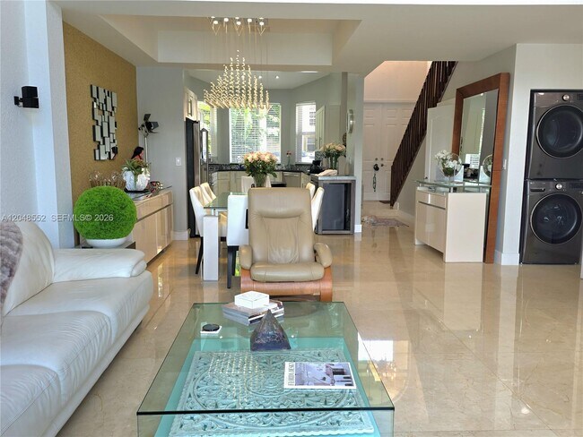 Foto del edificio - 783 NE 195th St