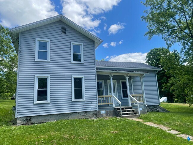 Building Photo - House for rent in Dundee school district.