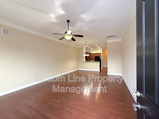 Foto del edificio - 476 Beacon St NW