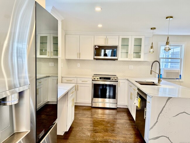 Building Photo - 46 Silvermine Ave