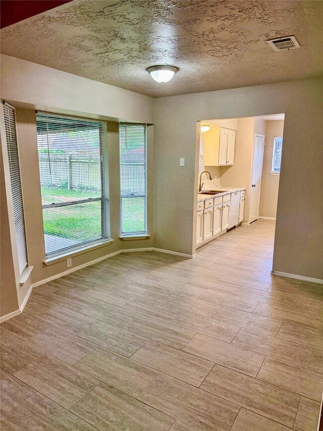 Foto del edificio - 3507 Almondwood Dr