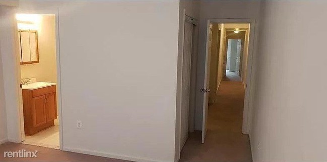 Foto del edificio - 5 br, 3.5 bath Townhome - 1725 McCulloh St
