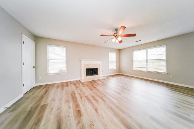 Foto del edificio - 5016 Serenity Point Ln