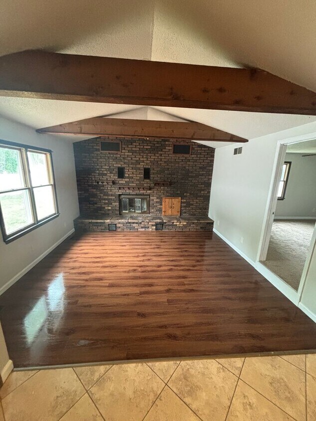 Primary Photo - Cozy 3bd/2bth