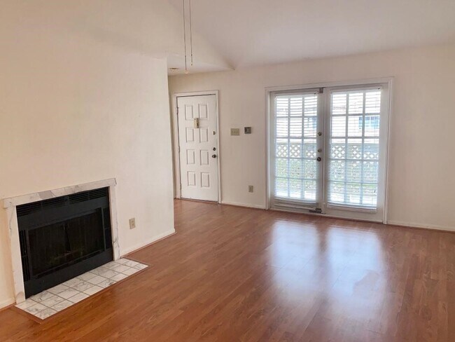 Building Photo - 2121 El Paseo St