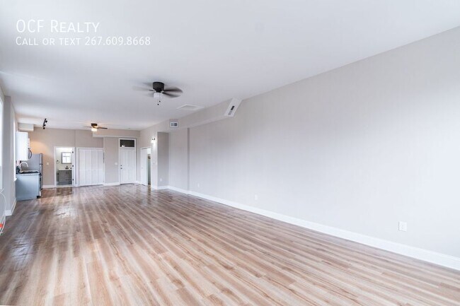 Building Photo - Spacious Northern Liberties Studio