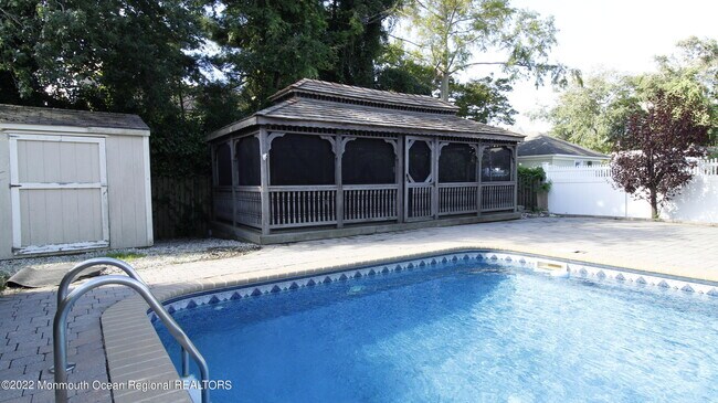Building Photo - 304 Trenton Ave