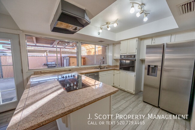 Building Photo - 1618 E Dunbar Dr