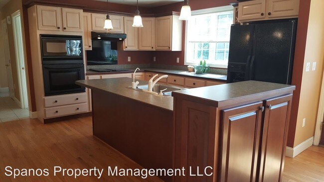 Building Photo - 3 br, 2.5 bath House - 33 Marblehead Rd.