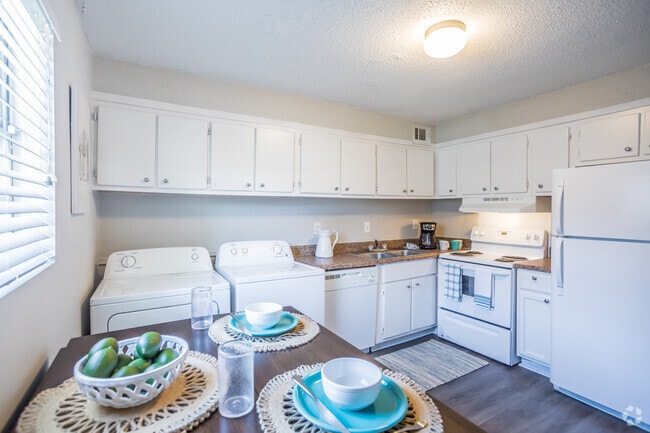 2 BR, 1.5 BA - 900SF - Abington