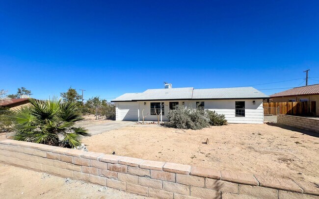 Foto del edificio - A Newly Remodeled 3 Bedroom