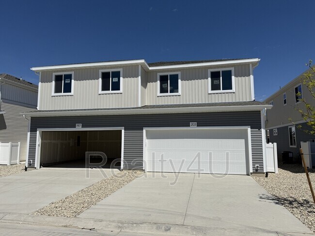 Building Photo - 203 E Arcade Dr