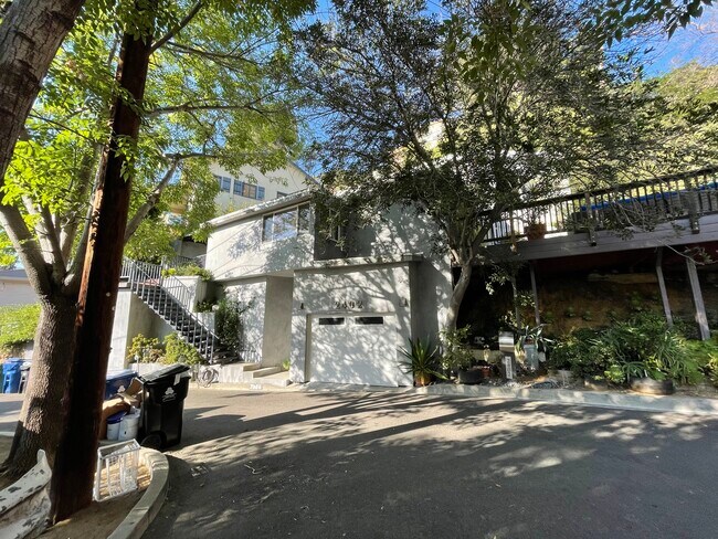 Building Photo - 2402 Aspen Dr