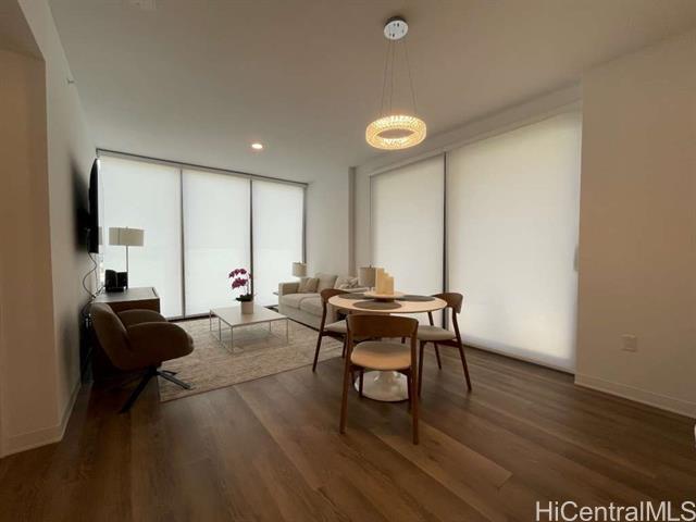 Foto del edificio - 987 Queen St